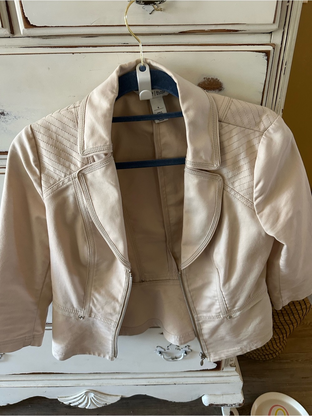 White House Black Market Soft Cream fitted jacket and size 6